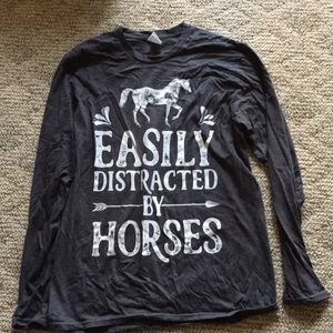 Easily distracted by horses long sleeve T-SHIRT